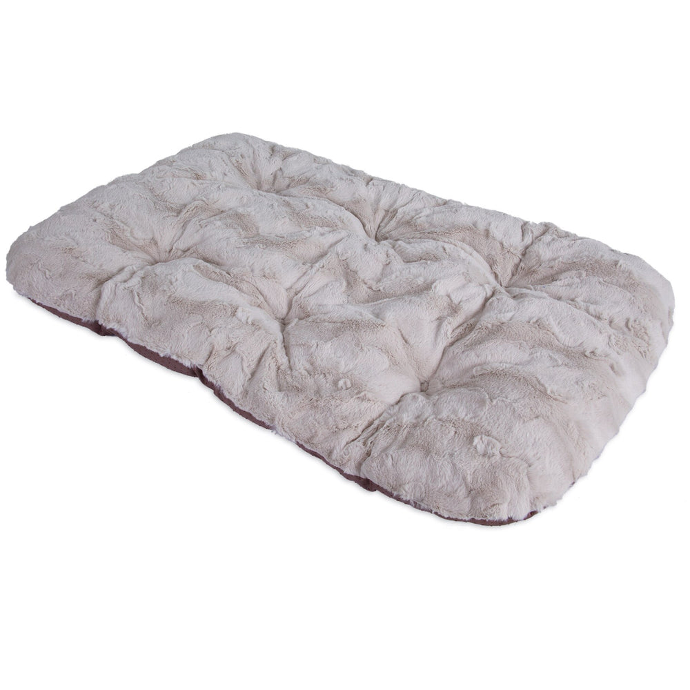 The SnooZZy Cozy Comforter Kennel Mat in Creme by Snoozzy offers a tufted, plush surface for cozy comfort. Its rectangular design fits small to medium-sized pets perfectly, making it ideal as a dog kennel mat. Plus, its machine washable for easy cleaning.